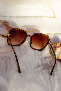 Rounded Square Screw Detail Side Arm Sunglasses - Sugar + Style
