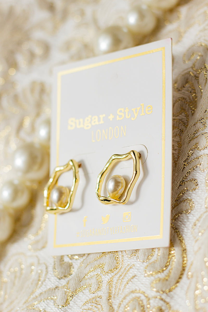 Wavy Wiggle Pearl Stud Earrings