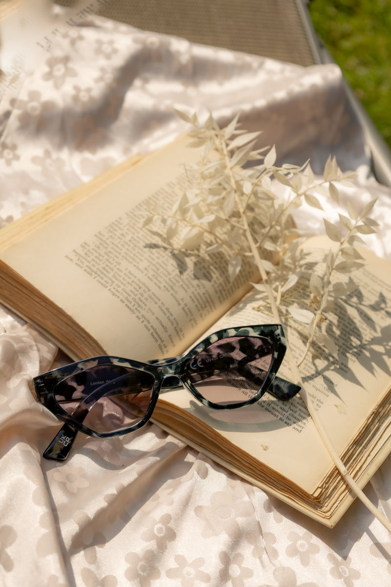 Thick Diamond Frame Sunglasses - Sugar + Style