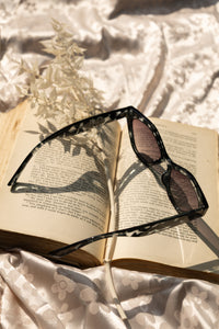 Thick Diamond Frame Sunglasses - Sugar + Style