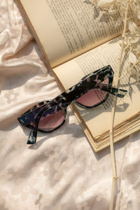 Thick Diamond Frame Sunglasses - Sugar + Style