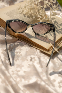 Thick Diamond Frame Sunglasses - Sugar + Style