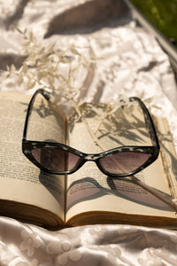 Thick Diamond Frame Sunglasses - Sugar + Style