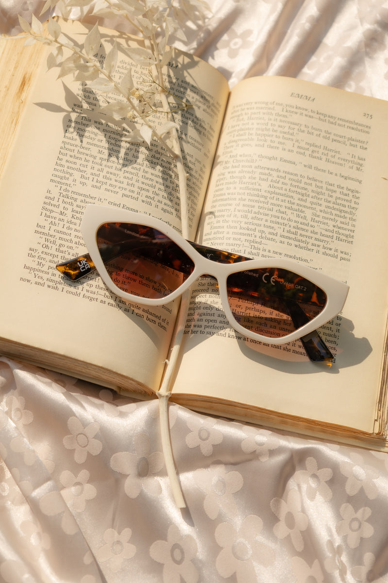 Thick Diamond Frame Sunglasses - Sugar + Style