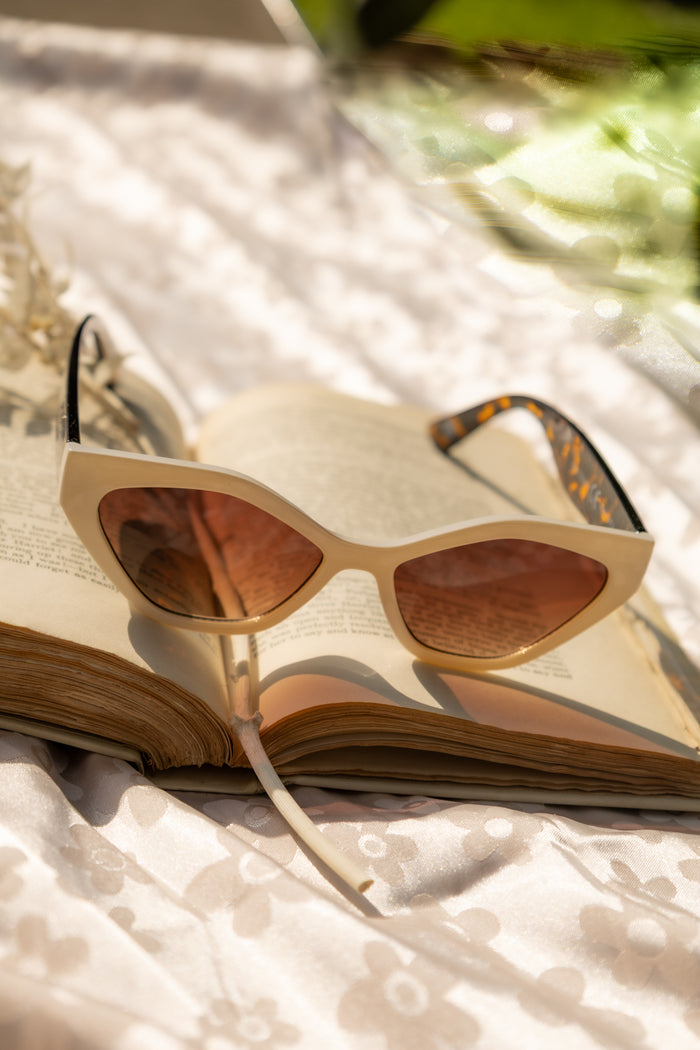 Thick Diamond Frame Sunglasses - Sugar + Style