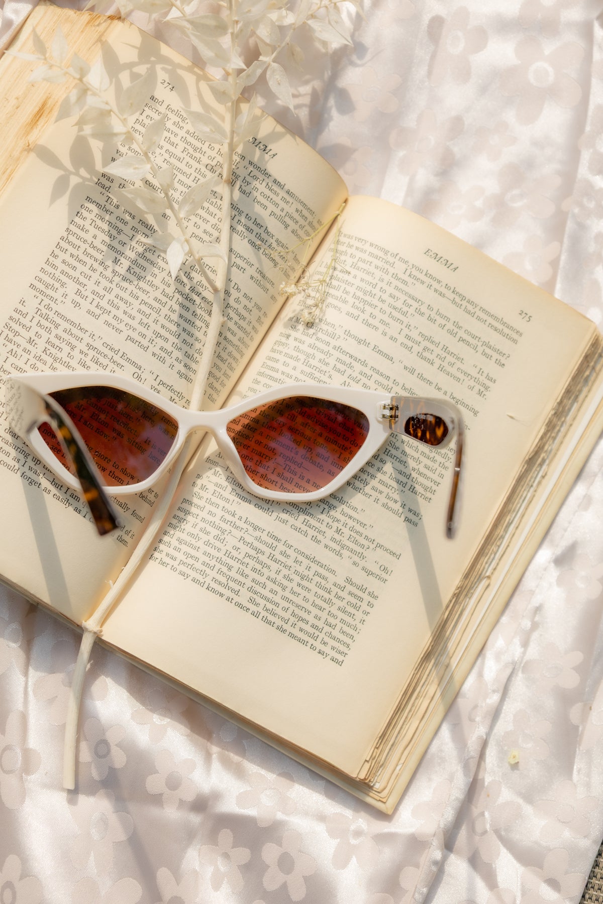 Thick Diamond Frame Sunglasses - Sugar + Style