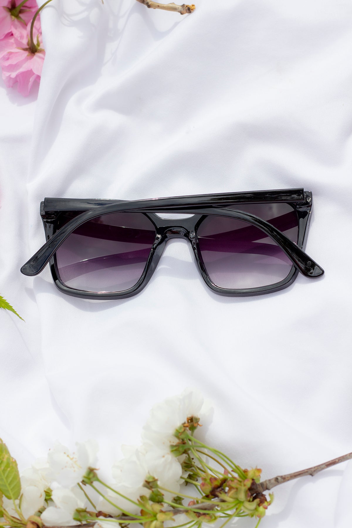Full Lens Cat Eye Point Sunglasses - Sugar + Style
