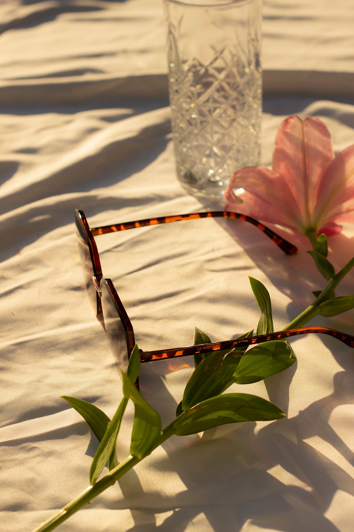 Oversized Star Detail Sunglasses - Sugar + Style