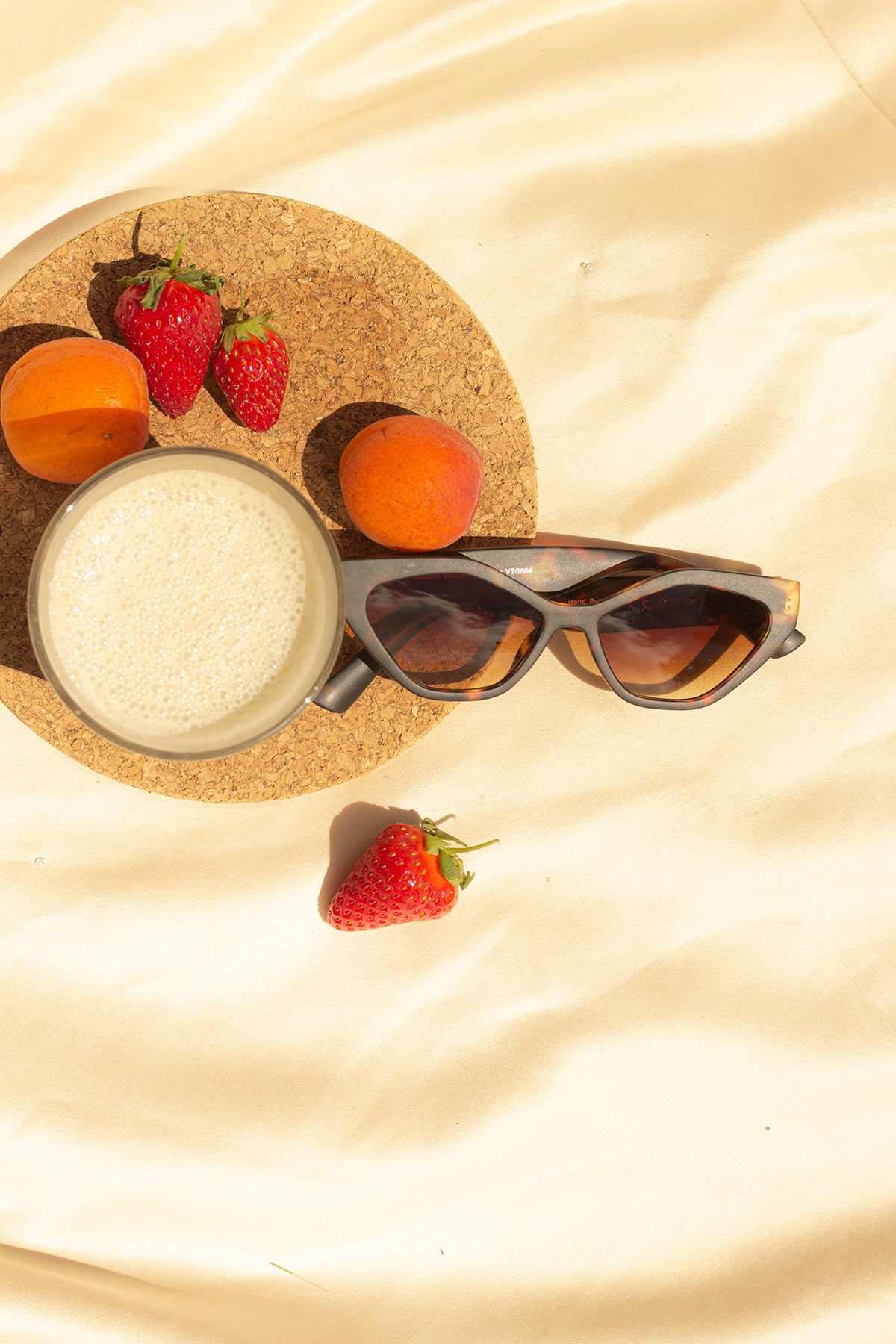 Thick Diamond Frame Sunglasses - Sugar + Style