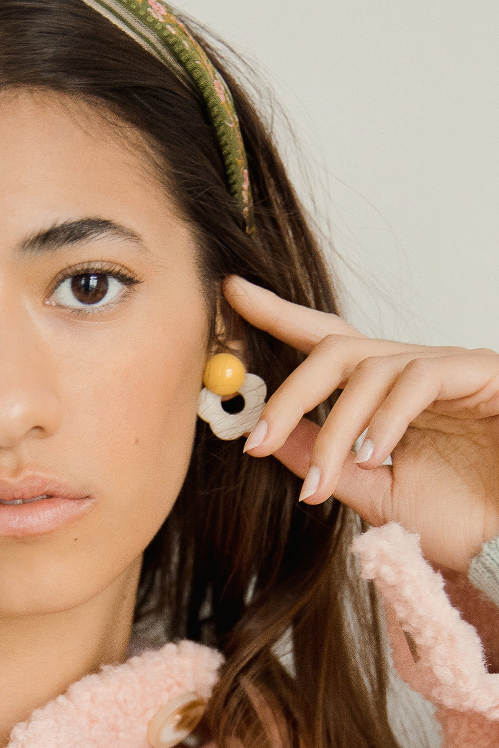 Mini Flower Circle Acrylic Stud Earrings - Sugar + Style