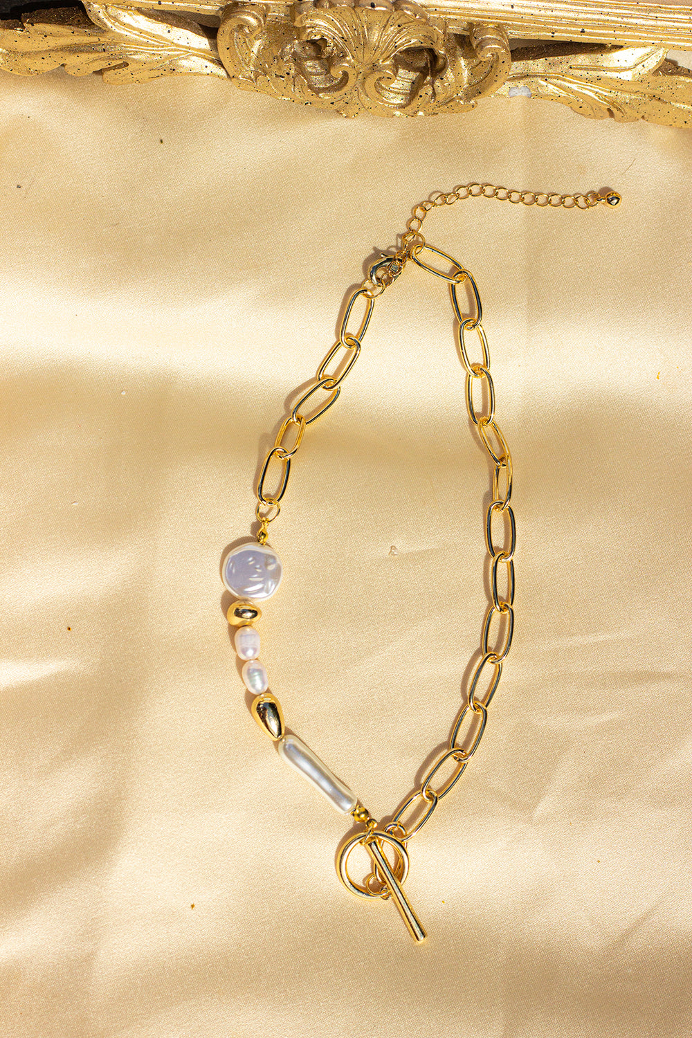 Fasten Front Gold Chain and Pearl Necklace - Sugar + Style