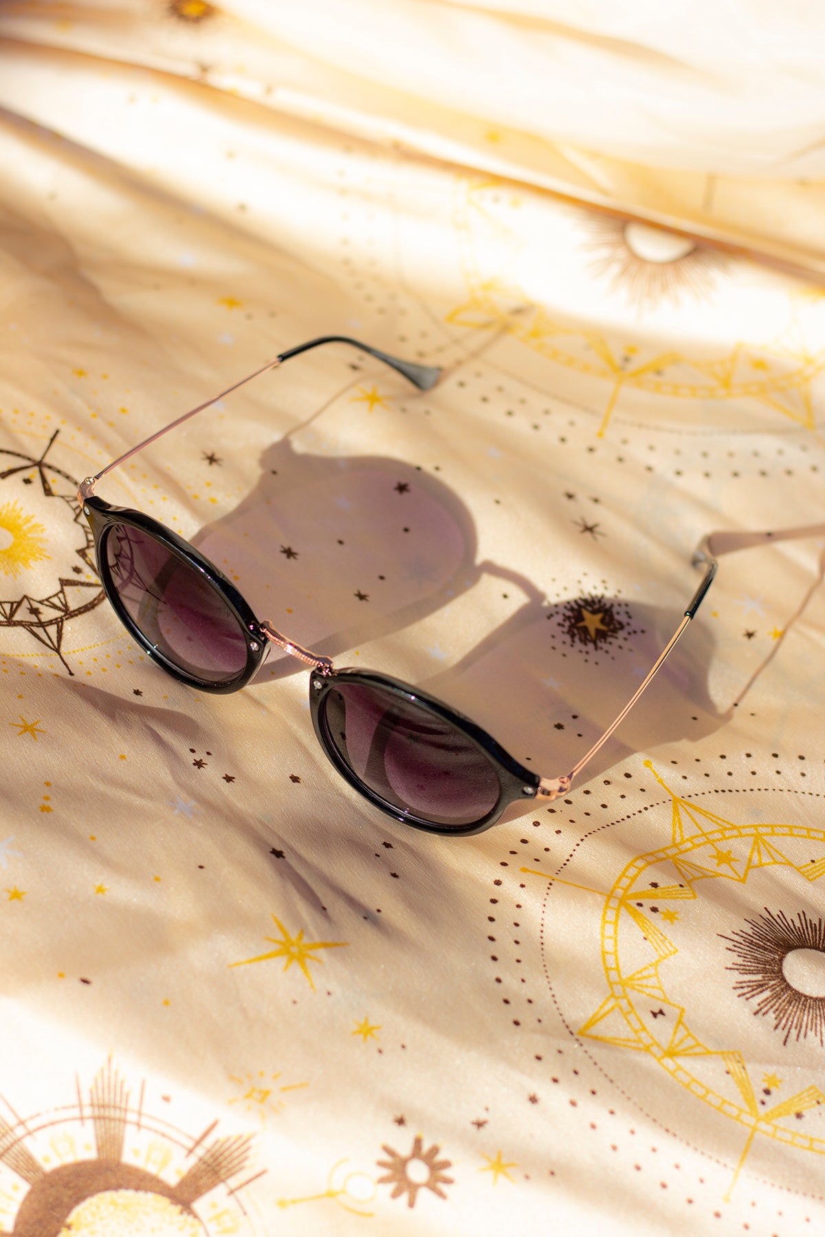 Round Frame Engraved Bar Sunglasses - Sugar + Style