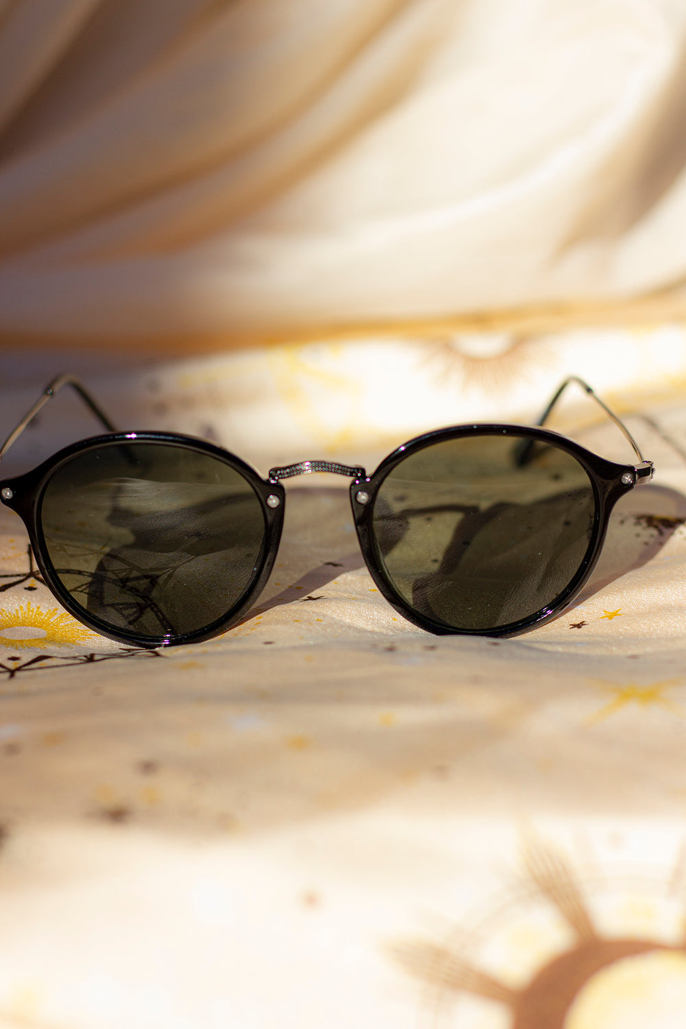 Round Frame Engraved Bar Sunglasses - Sugar + Style