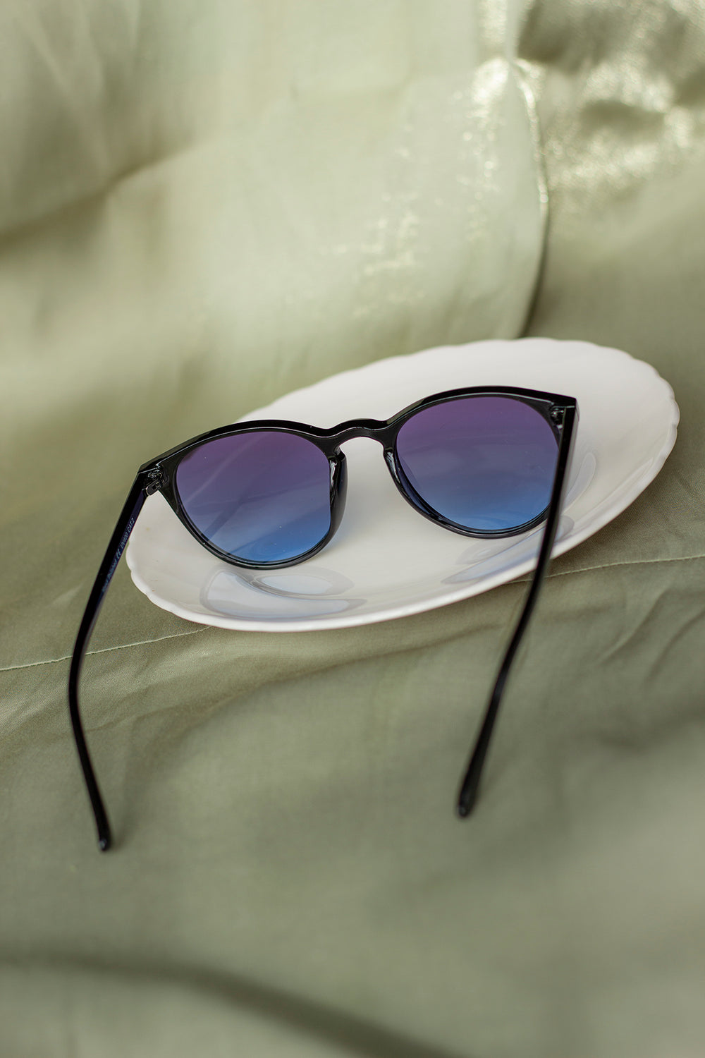 Delicate Rounded Classic Sunglasses - Sugar + Style